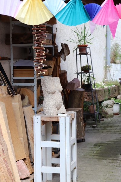 3.Torso aus Kalkstein von Barbara Guthy