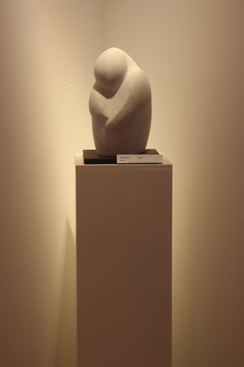 Skulptur aus toskanischem Marmor von Barbara Guthy