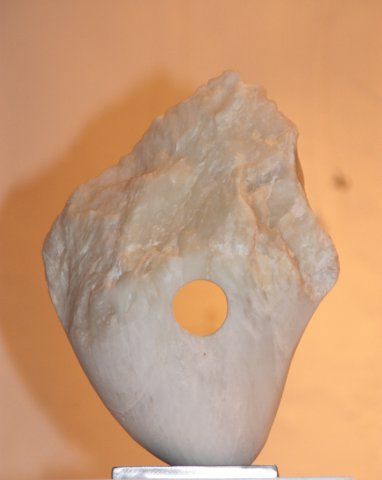 Stein-Skulptur von Babara Guthy: Orakel