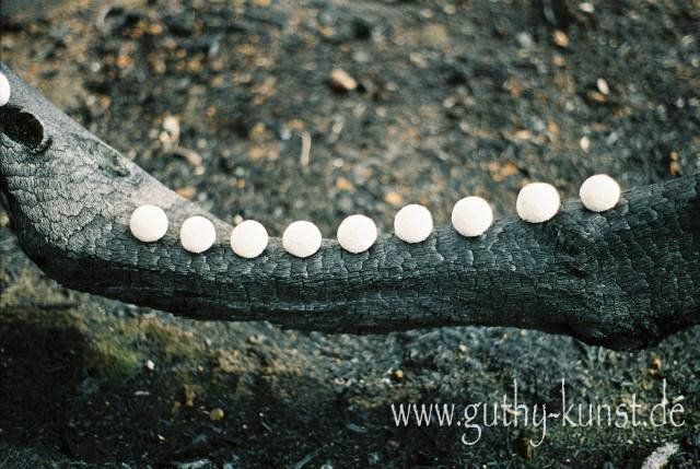 Natur-Skulptur von Babara Guthy: Kalkkugeln