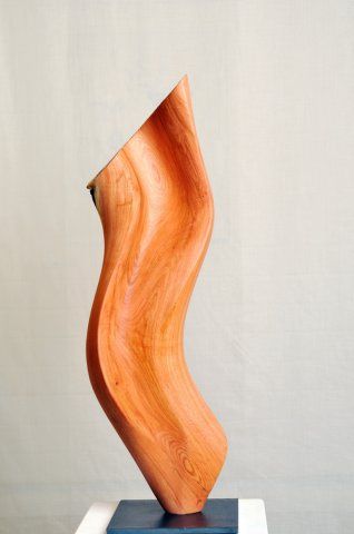 Holz-Skulptur von Babara Guthy: Auftauchen I