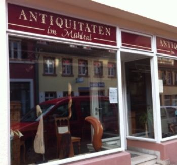 "Alt trifft neu"  - Skulpturen bei den Antiquitäten im Mühltal