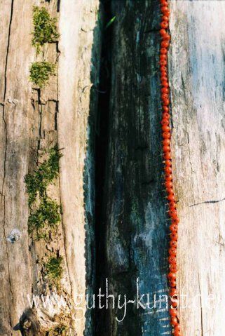 Natur-Skulptur von Babara Guthy: Holzbeeren