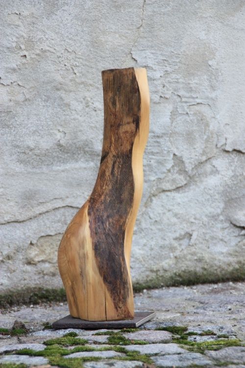 Holz-Skulptur von Barbara Guthy: Katzentorso