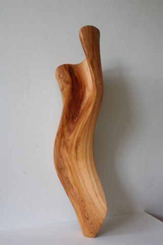 Holz-Skulptur von Babara Guthy: Auftauchen II