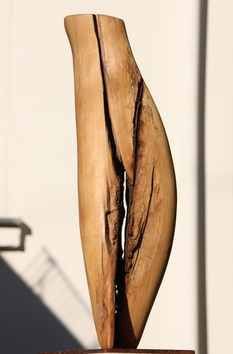 Holz-Skulptur von Babara Guthy: Der erste Schritt - II