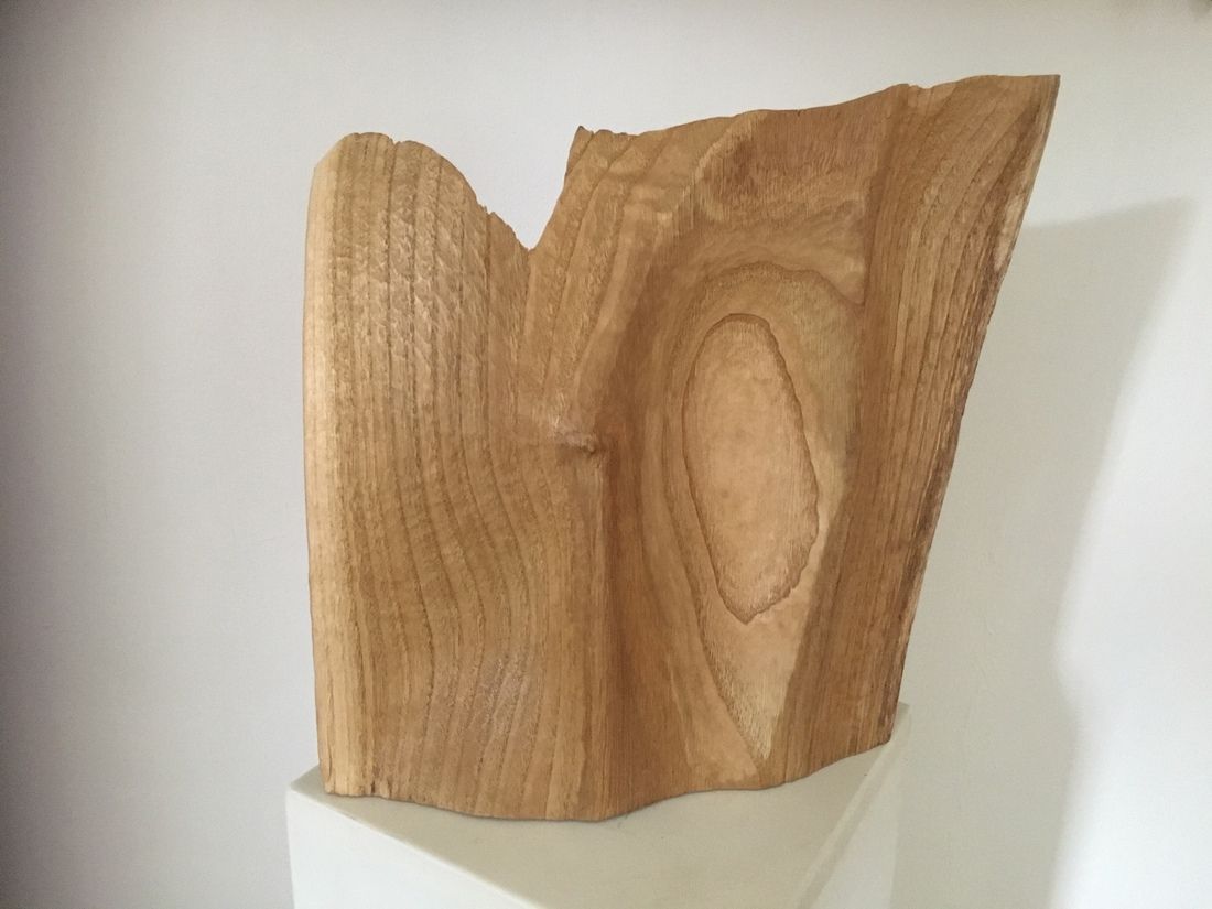 Holz-Skulptur von Barbara Guthy: Kraftort